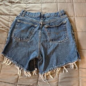 LEVI’S cutoffs